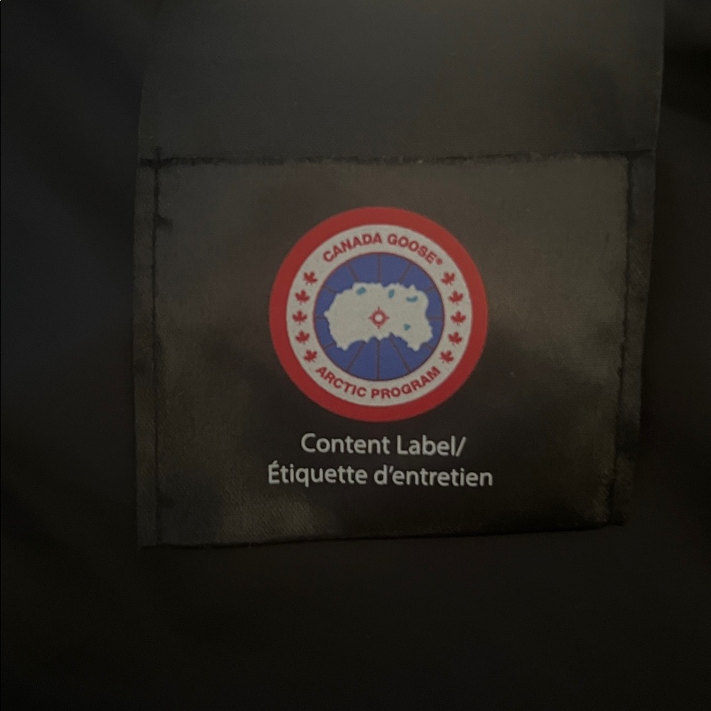 Canada Goose Women’s Dark Jacket - Picture 14 of 16